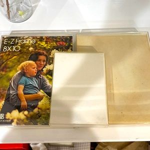 3 plastic frames, in great condition